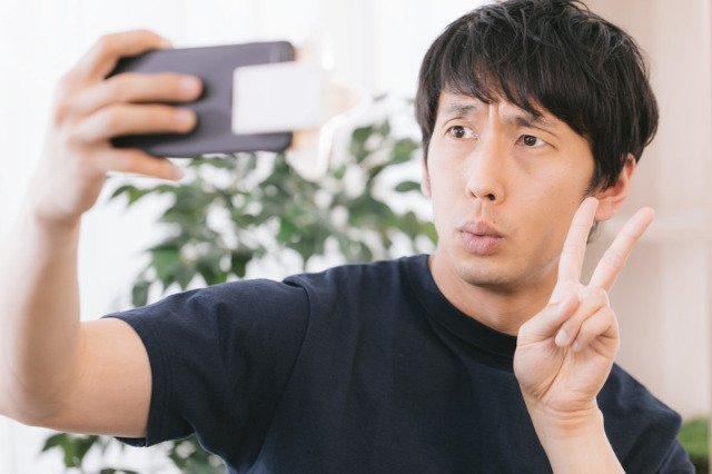 自撮りしかなくてもok マッチングアプリでモテる自撮り写真のポイント7選 恋のサプリ 自撮りしかなくてもok マッチングアプリでモテる自撮り写真のポイント7選 恋のサプリ